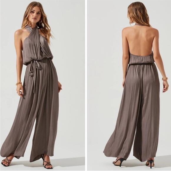 ASTR the Label Cheryl Halter Open Back Wide Leg Jumpsuit L NWT Flaw